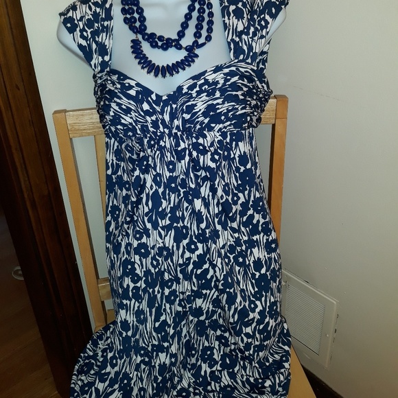 BCBGMaxAzria Dresses & Skirts - Bcbgmaxazria floral navy white dress Size S